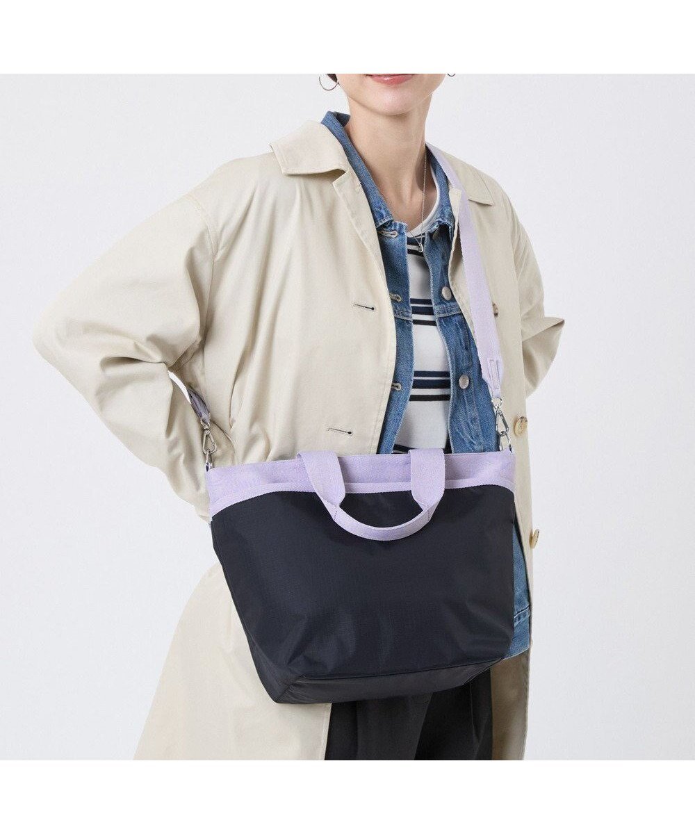 【レスポートサック/LeSportsac】のBUCKET TOTE/ディープシー/ソフトラベンダー インテリア・キッズ・メンズ・レディースファッション・服の通販 founy(ファニー) ファッション Fashion レディースファッション Fashion for Women バッグ Bags 軽量 Lightweight, Ultra Light 財布 Wallet, Purse トラベル Travel, Travel Gear プリント Print, Printed Pattern ポケット Pocket, Pocket Detail 無地 Plain, Solid Color ラベンダー Lavender 旅行 Travel ディープシー/ソフトラベンダー|ID: prp329100004754168 ipo3291000000034388242