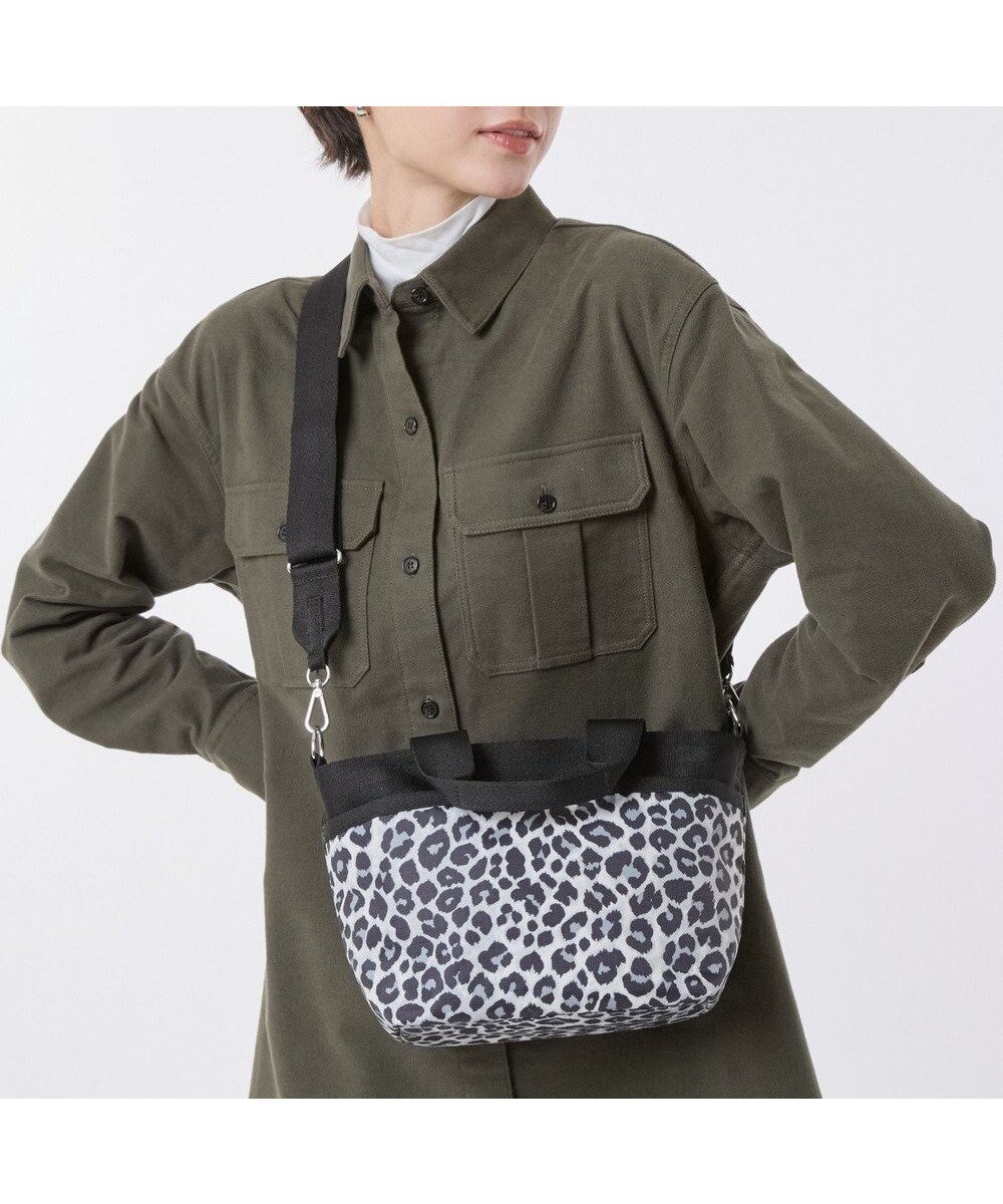 【レスポートサック/LeSportsac】のSMALL BUCKET TOTE/ニュートラルレオパード インテリア・キッズ・メンズ・レディースファッション・服の通販 founy(ファニー) ファッション Fashion レディースファッション Fashion for Women バッグ Bags おすすめ Recommended / Our Picks コンパクト Compact, Small Size ポケット Pocket, Pocket Detail レオパード Leopard, Animal Print 旅行 Travel 財布 Wallet, Purse ニュートラルレオパード|ID: prp329100004754202 ipo3291000000034388426