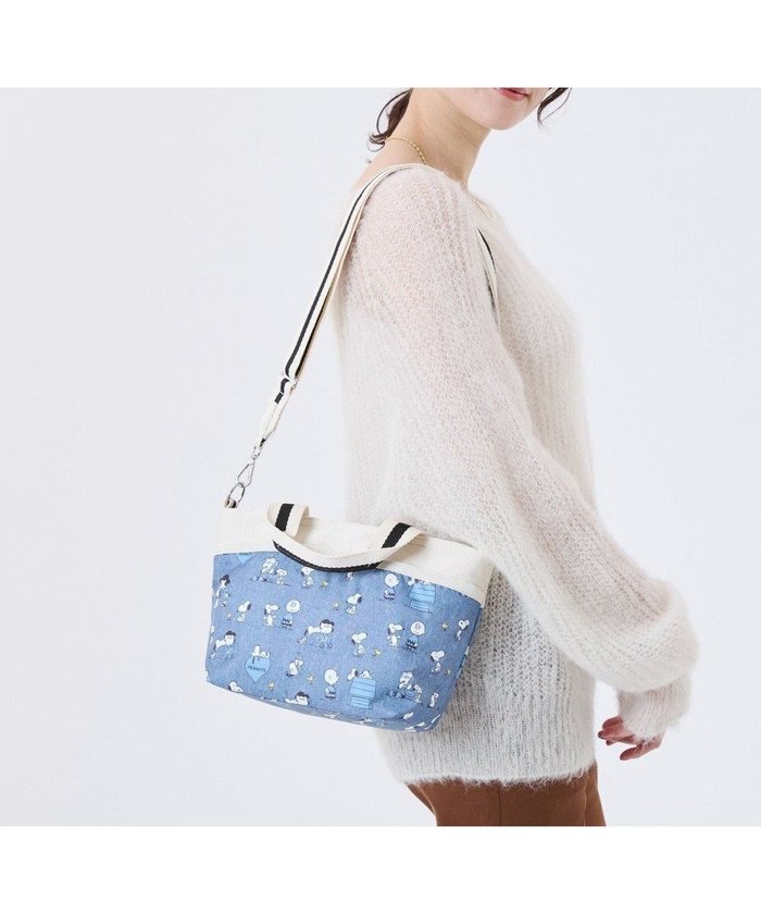 【レスポートサック/LeSportsac】のSMALL BUCKET TOTE/ピーナッツハッピーパルズ インテリア・キッズ・メンズ・レディースファッション・服の通販 founy(ファニー) https://founy.com/ ファッション Fashion レディースファッション Fashion for Women バッグ Bags おすすめ Recommended / Our Picks コレクション Collection, Seasonal Line コンパクト Compact, Small Size デニム Denim, Jeans Material ポケット Pocket, Pocket Detail 旅行 Travel 財布 Wallet, Purse |ID: prp329100004754203 ipo3291000000034496260