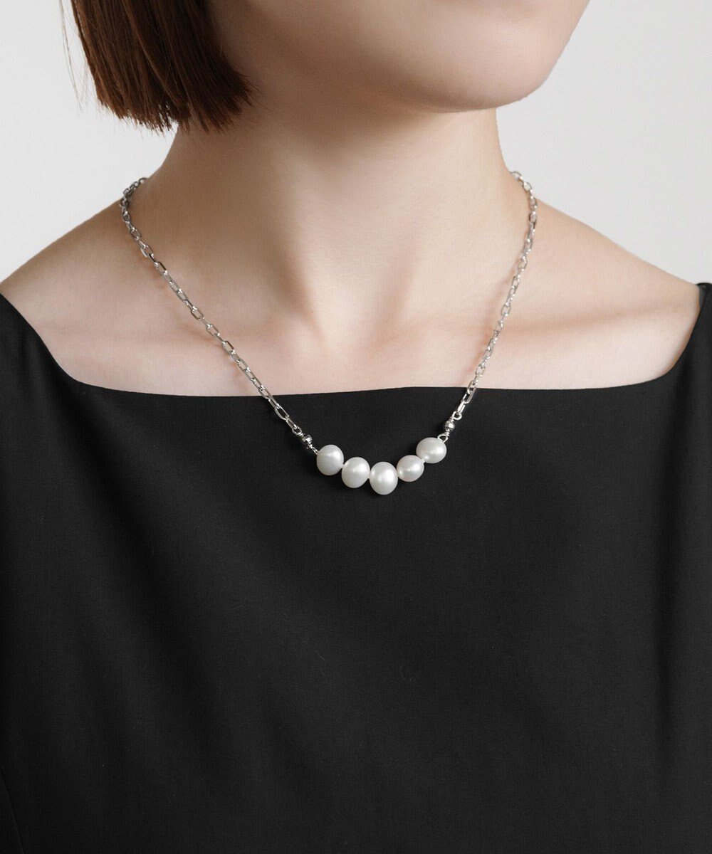 【トッカ/TOCCA】のLINE PEARL NECKLACE 淡水パールネックレス インテリア・キッズ・メンズ・レディースファッション・服の通販 founy(ファニー) 　ファッション　Fashion　レディースファッション　Fashion for Women　ジュエリー　Jewelry　ネックレス　Necklaces & Pendants　2026年　2026　おすすめ　Recommended / Our Picks　アクセサリー　Fashion Accessories　ギフト プレゼント　Gift / Present　シンプル　Simple, Minimal　セレモニー　Ceremony　チェーン　Chain, Chain Strap　テクスチャー　Texture, Textured Fabric　ネックレス　Necklace, Pendant Necklace　バランス　Balance, Style Balance　バロック　Baroque, Baroque Design　パール　Pearl, Pearl Accent　フォルム　Silhouette, Form　リュクス　Luxury, Elegant, High-End, Chic　夏　Summer　S/S・春夏　SS, Spring/Summer, Warm Season　シルバー系|ID: prp329100004757944 ipo3291000000034424466