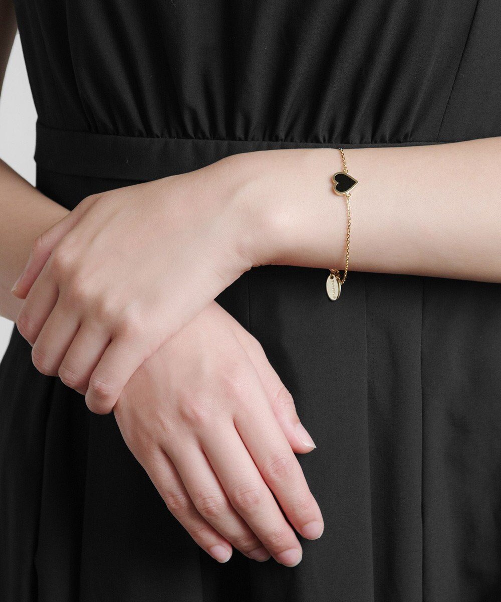 【トッカ/TOCCA】の【八木アリサさん着用】WITH HEART BRACELET ブレスレット インテリア・キッズ・メンズ・レディースファッション・服の通販 founy(ファニー) 　ファッションモデル・俳優・女優　Models　女性　Women　八木アリサ　Yagi Arisa　ファッション　Fashion　レディースファッション　Fashion for Women　ジュエリー　Jewelry　チェーン＆カフブレスレット　Cuff & Chain Bracelets　2026年　2026　アクセサリー　Fashion Accessories　ジュエリー　Jewelry, Accessories　チェーン　Chain, Chain Strap　バランス　Balance, Style Balance　ブレスレット　Bracelet, Wristband　モダン　Modern, Contemporary　モノトーン　Monotone, Black and White　リバーシブル　Reversible, Two-Sided　リュクス　Luxury, Elegant, High-End, Chic　エレガント 上品　Elegant　夏　Summer　S/S・春夏　SS, Spring/Summer, Warm Season　ブラック系|ID: prp329100004757947 ipo3291000000035511539