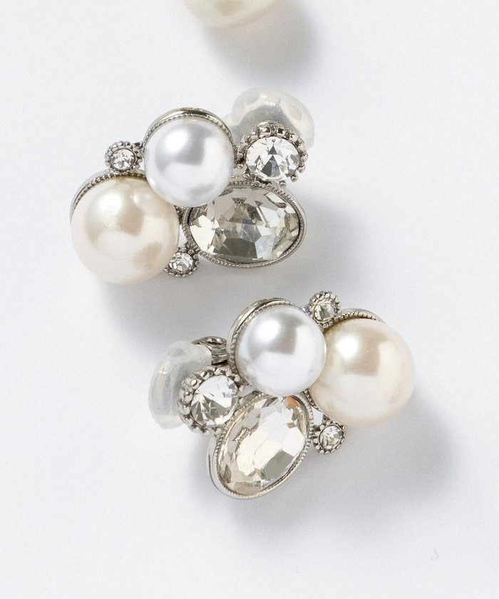 【23区/NIJYUSANKU】のパールMIXトライアングル イヤリング インテリア・キッズ・メンズ・レディースファッション・服の通販 founy(ファニー) https://founy.com/ ファッション Fashion レディースファッション Fashion for Women ジュエリー Jewelry ファッションリング Fashion Rings イヤリング・フープ・ドロップタイプ Hoop, Drop & Clip Earrings おすすめ Recommended / Our Picks アクセサリー Fashion Accessories イヤリング Earrings ガラス Glass, Glassware クリスタル Crystal, Swarovski シルバー Silver, Metallic Silver ストーン Stone, Gem-Like セレモニー Ceremony トライアングル Triangle, Triangular Shape パール Pearl, Pearl Accent モチーフ Motif, Design Theme エレガント 上品 Elegant 結婚式 Wedding |ID: prp329100004761938 ipo3291000000034707239