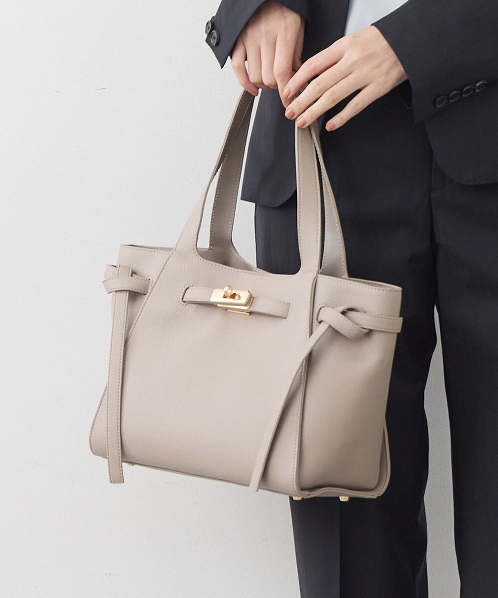 【23区/NIJYUSANKU】のベルテッド トートバッグ インテリア・キッズ・メンズ・レディースファッション・服の通販 founy(ファニー) 　ファッション　Fashion　レディースファッション　Fashion for Women　バッグ　Bags　シンプル　Simple, Minimal　ポケット　Pocket, Pocket Detail　エレガント 上品　Elegant　ビジネス 仕事 通勤　Business / Work / Commuting　ベージュ系|ID: prp329100004761943 ipo3291000000034463760