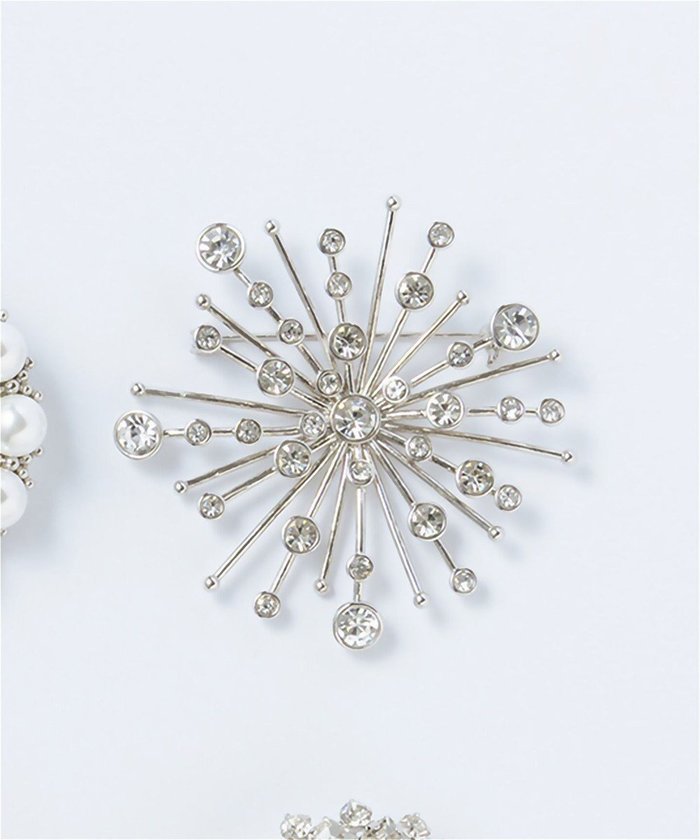 【23区/NIJYUSANKU】の【VERY掲載】クリスタルシャワー ブローチ インテリア・キッズ・メンズ・レディースファッション・服の通販 founy(ファニー) https://founy.com/ 雑誌掲載アイテム Magazine Picks & Fashion Features ファッション雑誌 Fashion Magazines ヴェリィ VERY ファッション Fashion レディースファッション Fashion for Women 3月号 March Issue アクセサリー Fashion Accessories ガラス Glass, Glassware クリスタル Crystal, Swarovski シルバー Silver, Metallic Silver ジャケット Jacket, Outerwear スタイリッシュ Stylish, Fashionable ストール Stole, Wrap セレモニー Ceremony チャーム Charm, Pendant ドレス Dress, One-Piece バランス Balance, Style Balance フォーマル Formal, Dressy ブローチ Brooch, Pin Brooch メタル Metal, Metal Parts リュクス Luxury, Elegant, High-End, Chic 雑誌 Magazine, Fashion Magazine |ID: prp329100004761947 ipo3291000000035659968