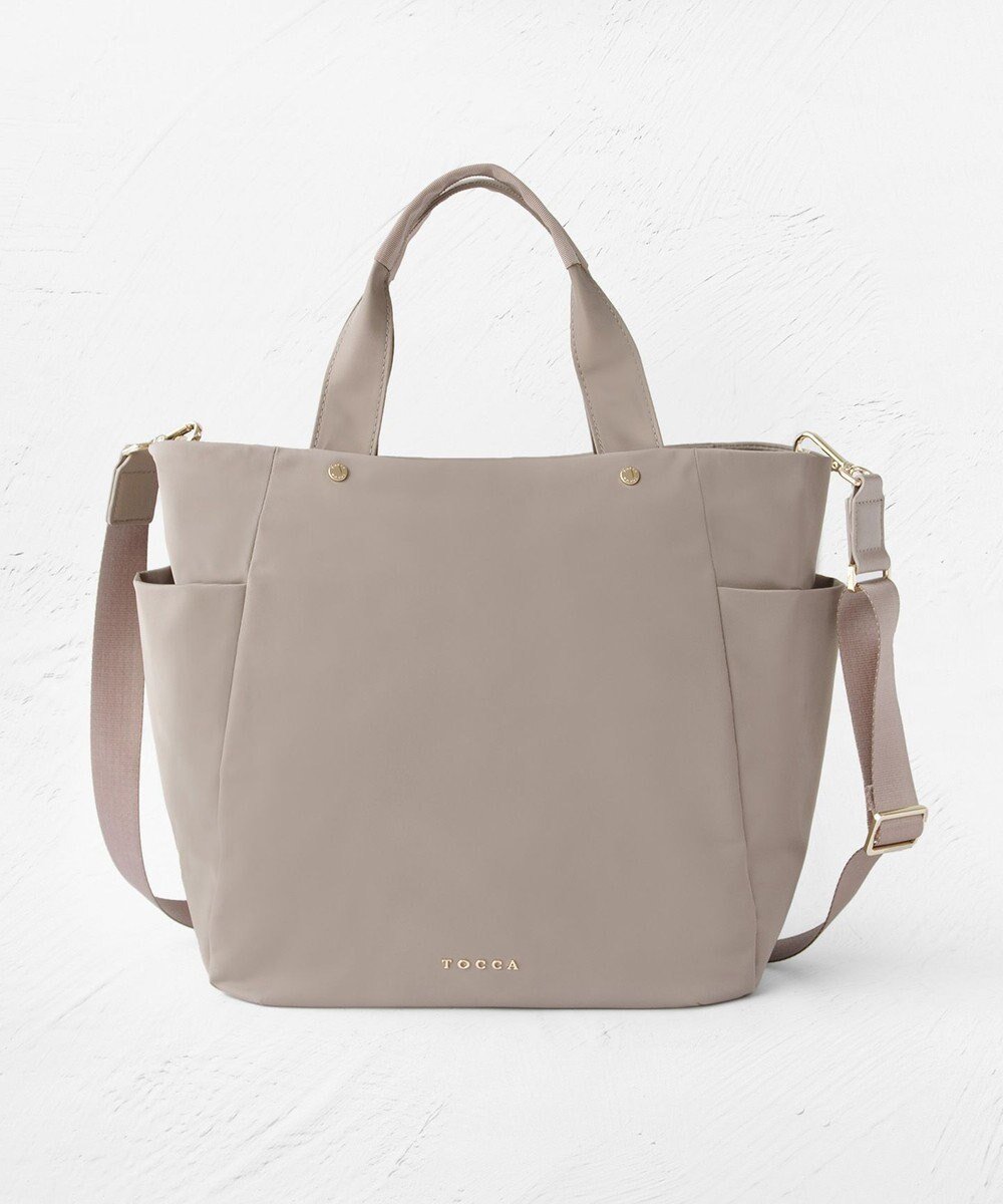 【トッカ/TOCCA】の【撥水・A4サイズ対応】ALINE NYLONTOTE M ナイロントートバッグ インテリア・キッズ・メンズ・レディースファッション・服の通販 founy(ファニー) 　ファッション　Fashion　レディースファッション　Fashion for Women　バッグ　Bags　傘　Umbrella, Parasol　シンプル　Simple, Minimal　ジップ　Zip, Zipper　財布　Wallet, Purse　フェミニン　Feminine, Girly　フォルム　Silhouette, Form　ポケット　Pocket, Pocket Detail　マグネット　Magnet, Magnetic Closure　メタル　Metal, Metal Parts　モダン　Modern, Contemporary　リュクス　Luxury, Elegant, High-End, Chic　S/S・春夏　SS, Spring/Summer, Warm Season　夏　Summer　ビジネス 仕事 通勤　Business / Work / Commuting　2026年　2026　ベージュ系|ID: prp329100004761951 ipo3291000000034463784