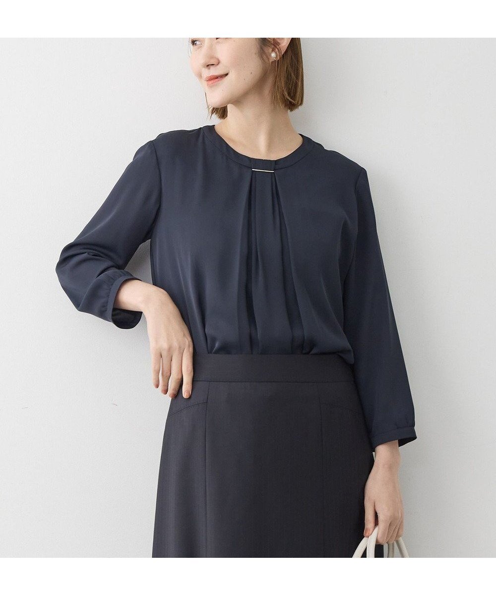 【23区/NIJYUSANKU】の【洗える】シルキーデシン バーアクセント ブラウス インテリア・キッズ・メンズ・レディースファッション・服の通販 founy(ファニー) ファッション Fashion レディースファッション Fashion for Women トップス・カットソー Cut & Sew Tops シャツ・ブラウス・オフィスカジュアル Elegant Blouses & Button-Ups ロングTシャツ・Tシャツ Longline T-Shirts & Tees カットソー・ベーシックTシャツ Cut-and-Sewn Tops / Stretch Tees & Basics アクセサリー Fashion Accessories エレガント 上品 Elegant 春 Spring 洗える Machine Washable カットソー Cut and Sewn Top シルク Silk, 100% Silk スマート Smart, Elegant とろみ Fluid, Flowy Fabric チェーン Chain, Chain Strap ドレープ Drape, Draping Fabric なめらか Smooth, Silky Texture バルーン Balloon, Balloon Silhouette フェミニン Feminine, Girly フロント Front, Front Design S/S・春夏 SS, Spring/Summer, Warm Season 夏 Summer セレモニー Ceremony ビジネス 仕事 通勤 Business / Work / Commuting ネイビー系|ID: prp329100004762137 ipo3291000000034464805