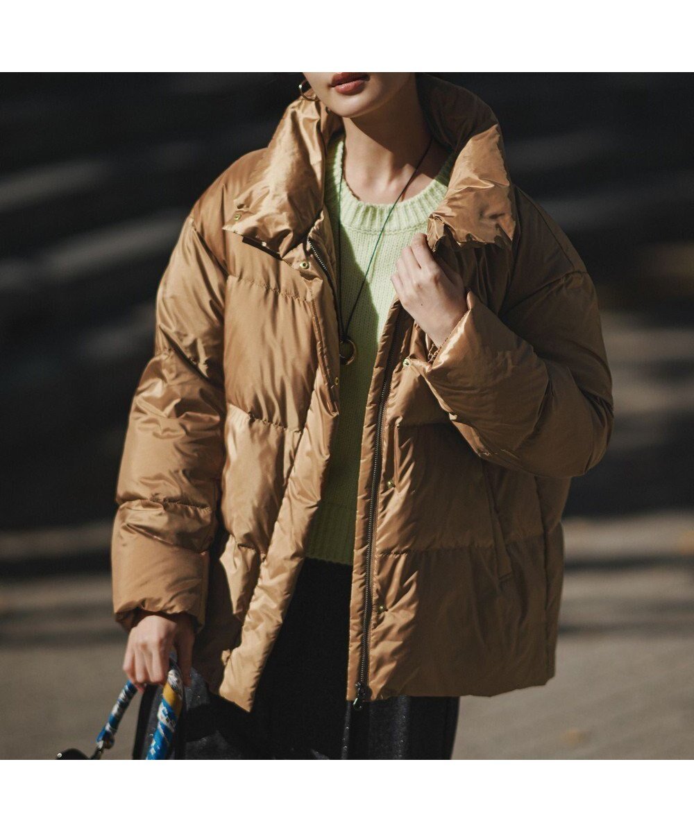 【23区/NIJYUSANKU】の【Oggi掲載】シレータフタ ハイネック ショート ダウンコート インテリア・キッズ・メンズ・レディースファッション・服の通販 founy(ファニー) 　雑誌掲載アイテム　Magazine Picks & Fashion Features　ファッション雑誌　Fashion Magazines　ヴェリィ　VERY　オッジ　Oggi　ファッション　Fashion　レディースファッション　Fashion for Women　アウター　Coat / Outerwear Collection　コート・ロングコート・ピーコート　Long Coats, Peacoats & More　レディースジャケット・軽アウター　Jackets　ダウンジャケット・軽量ダウン　Warm & Lightweight Down Jackets　1月号　January Issue　洗える　Machine Washable　コンパクト　Compact, Small Size　軽量　Lightweight, Ultra Light　12月号　December Issue　ショート　Short, Short Length　ジャケット　Jacket, Outerwear　雑誌　Magazine, Fashion Magazine　タフタ　Taffeta, Structured Fabric　ダウン　Down, Puffer　トレンド　Trend, Trending Now　定番　Standard, Basic Item　ハイネック　High Neck, Mock Neck　バランス　Balance, Style Balance　フェザー　Feather, Feather Detail　フレア　Flare, Flared　フロント　Front, Front Design　防寒　Cold Protection, Winter-Ready　ミドル　Middle Length, Mid Height　リュクス　Luxury, Elegant, High-End, Chic　キャメル系|ID: prp329100004763010 ipo3291000000034827201