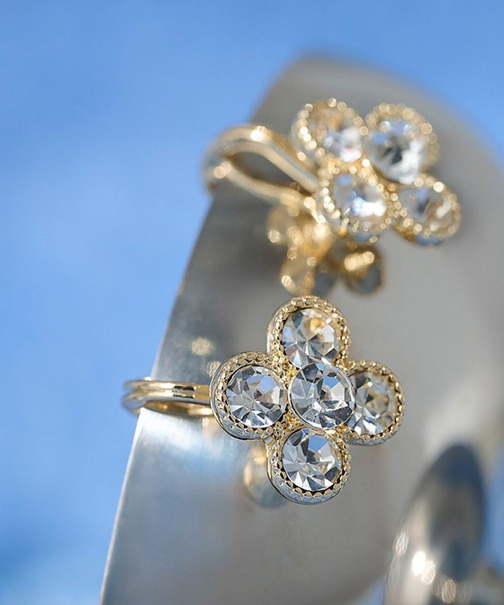 【トッカ/TOCCA】のWITH FLORA 2WAY EARRINGS イヤリング インテリア・キッズ・メンズ・レディースファッション・服の通販 founy(ファニー) ファッション Fashion レディースファッション Fashion for Women ジュエリー Jewelry ファッションリング Fashion Rings イヤリング・フープ・ドロップタイプ Hoop, Drop & Clip Earrings アクセサリー Fashion Accessories アンティーク Antique-Inspired イヤリング Earrings シンプル Simple, Minimal ドレス Dress, One-Piece パール Pearl, Pearl Accent ビジュー Bijou, Jewel-like Accent フラワー Flower, Floral モチーフ Motif, Design Theme ワンポイント One Point, Statement Accent S/S・春夏 SS, Spring/Summer, Warm Season 新作・新入荷 New Arrivals / New In おすすめ Recommended / Our Picks 夏 Summer セレモニー Ceremony 2026年 2026 ゴールド系|ID: prp329100004763092 ipo3291000000034474495