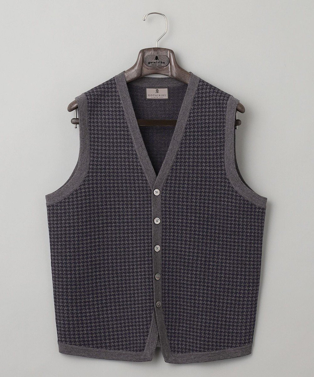 【五大陸/gotairiku / MEN】の【家庭洗濯可能】イタリア糸 ハイゲージ ベスト インテリア・キッズ・メンズ・レディースファッション・服の通販 founy(ファニー) 　ファッション　Fashion　メンズファッション　Fashion for Men　トップス・カットソー　Cut & Sew Tops　ニット・セーター / 定番トップス　Knit Tops & Sweaters　ベスト・ジレ　Vests & Gilets　イタリア　Italy　インナー　Innerwear　洗える　Machine Washable　ジャケット　Jacket, Outerwear　スーツ　Suit, Formalwear　セーター　Sweater, Knitwear　ドレス　Dress, One-Piece　人気　Popular, Best Seller　フラット　Flat, Flat Shoes　ベスト　Vest, Waistcoat　ベーシック　Basic, Essential　A/W・秋冬　Autumn/Winter　エレガント 上品　Elegant　ビジネス 仕事 通勤　Business / Work / Commuting　グレー系8|ID: prp329100004763704 ipo3291000000034484523