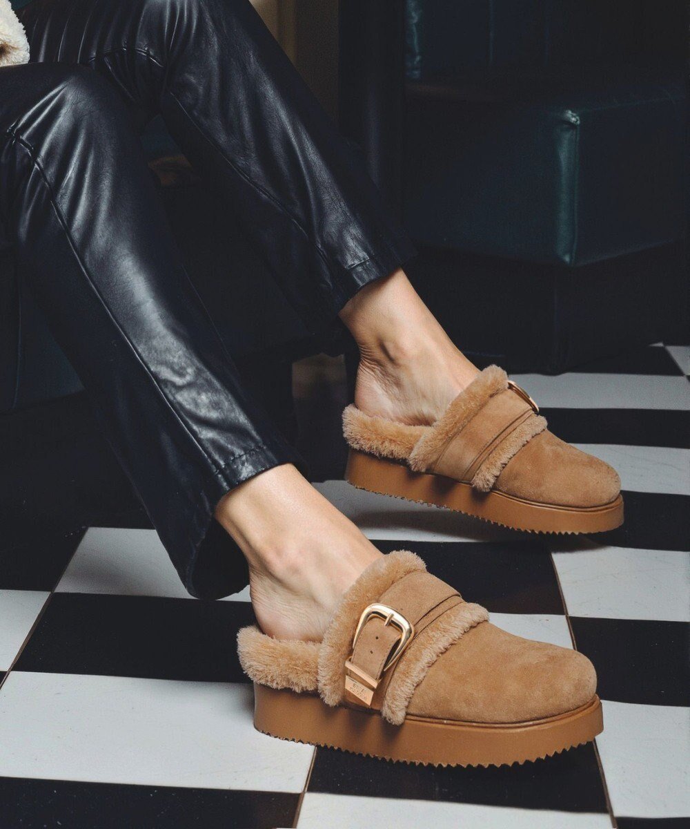 【スティーブマデン/STEVE MADDEN】のCOZY-UP ファーバックルサボ インテリア・キッズ・メンズ・レディースファッション・服の通販 founy(ファニー) ファッション Fashion レディースファッション Fashion for Women バッグ Bags 厚底 Platform Shoes 今季 This Season, Current Season シューズ Shoes, Footwear リラックス Relax, Relaxed Fit A/W・秋冬 Autumn/Winter 新作・新入荷 New Arrivals / New In タン|ID: prp329100004763726 ipo3291000000034484686