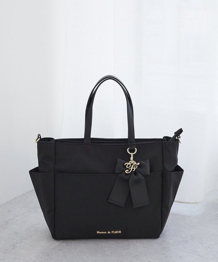 【メゾンドフルール/Maison de FLEUR】の撥水加工リボンチャームマルチポケットトートS インテリア・キッズ・メンズ・レディースファッション・服の通販 founy(ファニー) https://founy.com/ ファッション Fashion レディースファッション Fashion for Women バッグ Bags チャーム Charm, Pendant フェミニン Feminine, Girly ポケット Pocket, Pocket Detail リボン Ribbon, Bow |ID: prp329100004763767 ipo3291000000035736548