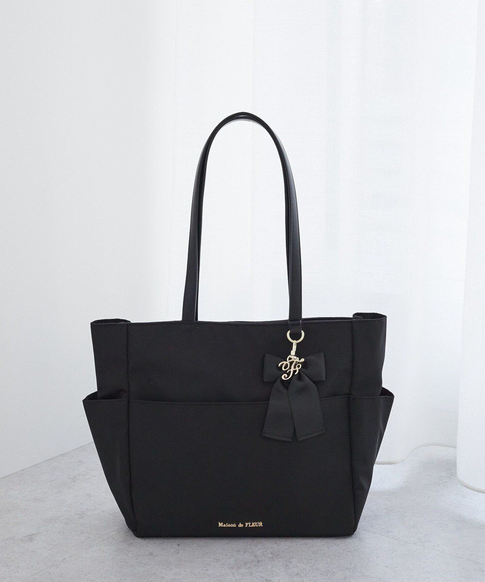 【メゾンドフルール/Maison de FLEUR】の撥水加工リボンチャームマルチポケットトートM 人気、トレンドファッション・服の通販 founy(ファニー) 　ファッション　Fashion　レディースファッション　Fashion for Women　バッグ　Bags　チャーム　Charm, Pendant　フェミニン　Feminine, Girly　ポケット　Pocket, Pocket Detail　リボン　Ribbon, Bow　 other-1|ID: prp329100004763769 ipo3291000000034484881