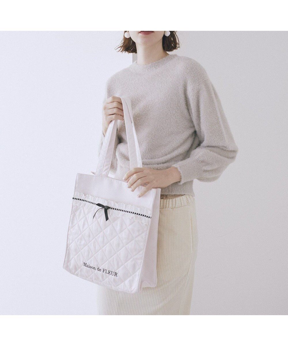 【メゾンドフルール/Maison de FLEUR】のコットンフリルスクエアトート インテリア・キッズ・メンズ・レディースファッション・服の通販 founy(ファニー) 　ファッション　Fashion　レディースファッション　Fashion for Women　バッグ　Bags　おすすめ　Recommended / Our Picks　ガーリー　Girly, Feminine Style　キルティング　Quilted, Quilting　フリル　Frill, Ruffle　ポケット　Pocket, Pocket Detail　ポーチ　Pouch, Small Case　マグネット　Magnet, Magnetic Closure　リボン　Ribbon, Bow　レース　Lace, Lace Fabric　Pink|ID: prp329100004763776 ipo3291000000034484911