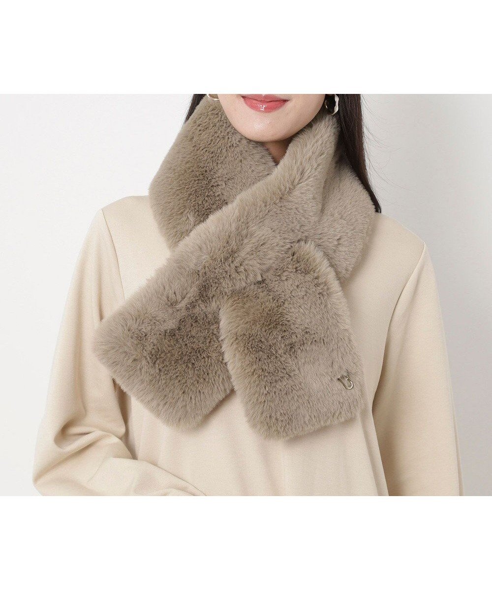 【ムーンバット/MOONBAT】のFURLA(フルラ)ビッグ差し込みファーティペット アーチロゴ フェイクファー インテリア・キッズ・メンズ・レディースファッション・服の通販 founy(ファニー) ファッション Fashion レディースファッション Fashion for Women マフラー・スヌード / 冬小物の定番 Scarves & Mufflers イタリア Italy エレガント 上品 Elegant コレクション Collection, Seasonal Line シンプル Simple, Minimal スヌード Snood, Infinity Scarf スマート Smart, Elegant ドレス Dress, One-Piece パターン Pattern, Design Print ビッグ Big, Oversized フェイクファー Faux Fur, Imitation Fur マフラー Scarf, Muffler リアル Real, Realistic A/W・秋冬 Autumn/Winter ベージュ|ID: prp329100004763796 ipo3291000000034485027