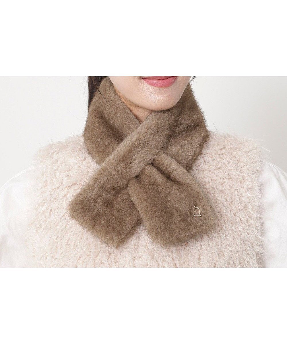 【ムーンバット/MOONBAT】のFURLA(フルラ)差し込みファーティペット マフラー アーチロゴ フェイクファー インテリア・キッズ・メンズ・レディースファッション・服の通販 founy(ファニー) ファッション Fashion レディースファッション Fashion for Women マフラー・スヌード / 冬小物の定番 Scarves & Mufflers イタリア Italy エレガント 上品 Elegant コレクション Collection, Seasonal Line ストール Stole, Wrap スヌード Snood, Infinity Scarf パターン Pattern, Design Print フェイクファー Faux Fur, Imitation Fur マフラー Scarf, Muffler ラグジュアリー Luxury, Elegant リアル Real, Realistic A/W・秋冬 Autumn/Winter ブラウン|ID: prp329100004763797 ipo3291000000034485035