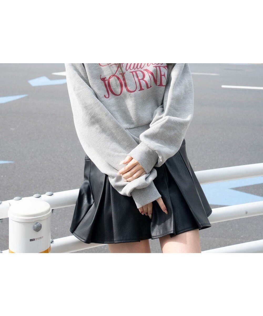 【ウィゴー/WEGO】の裏起毛グラフィックスウェット インテリア・キッズ・メンズ・レディースファッション・服の通販 founy(ファニー) 　ファッション　Fashion　レディースファッション　Fashion for Women　トップス・カットソー　Cut & Sew Tops　レディースパーカー・カジュアルフーディー　Casual Hoodies & Sweatshirts　スウェット・クルーネックトップス　Sweatshirts & Crewnecks / Relaxed Fit Sweat Tops　春　Spring　秋　Autumn　カーゴパンツ　Cargo Pants, Utility Pants　グラフィック　Graphic, Graphic Design　シンプル　Simple, Minimal　スウェット / スエット　Sweatshirt, Sweatwear　スニーカー　Sneakers, Trainers　スマホ　Smartphone, Mobile Device　デニム　Denim, Jeans Material　長袖　Long Sleeve, Full Sleeve　バランス　Balance, Style Balance　フロント　Front, Front Design　ミニスカート　Mini Skirt, Short Skirt　冬　Winter / This Winter　A/W・秋冬　Autumn/Winter　おすすめ　Recommended / Our Picks　柄5|ID: prp329100004764854 ipo3291000000034889119