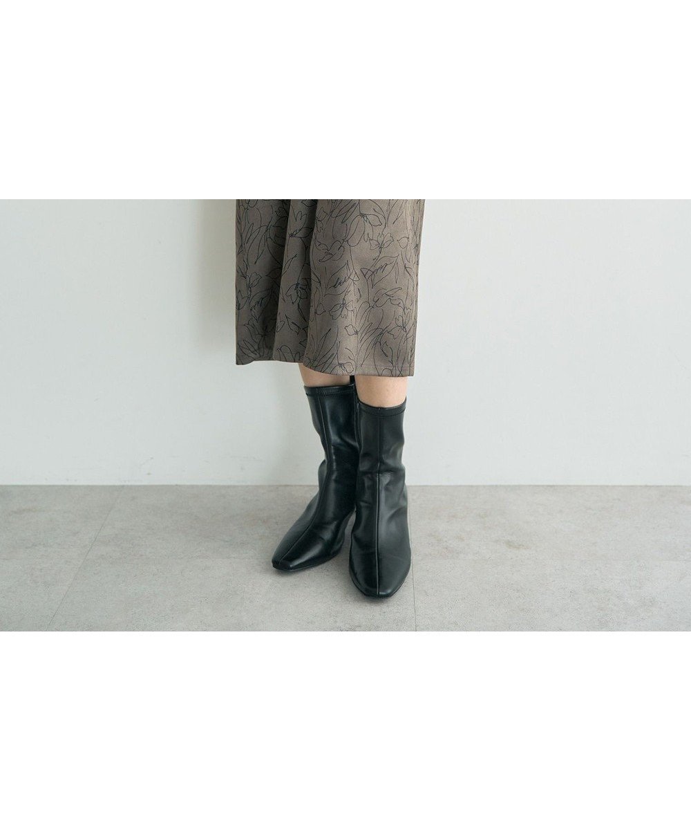 【イェッカ ヴェッカ/YECCA VECCA】のラインフラワー柄フェイクスエードスカート 人気、トレンドファッション・服の通販 founy(ファニー) 　ファッション　Fashion　レディースファッション　Fashion for Women　スカート　Skirts　エレガント 上品　Elegant　ストレッチ　Stretch, Stretchy Fabric　スリット　Slit, Slit Detail　センター　Center, Center Line　フィット　Fit, Slim Fit　フラワー　Flower, Floral　フープ　Hoop, Hoop Earrings　ポケット　Pocket, Pocket Detail　メタル　Metal, Metal Parts　A/W・秋冬　Autumn/Winter　 other-1|ID: prp329100004766701 ipo3291000000035631289