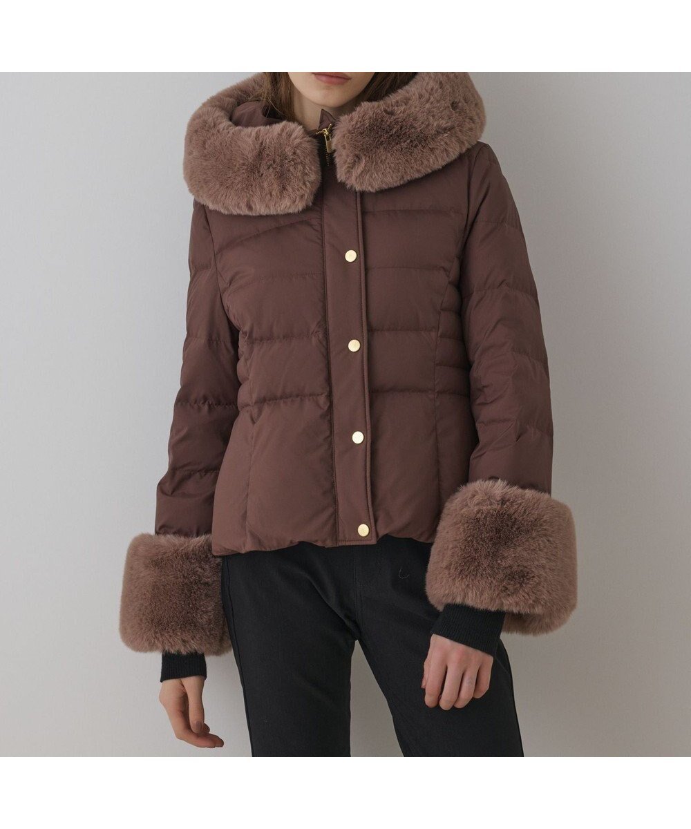 【グレース コンチネンタル/GRACE CONTINENTAL】のエコファーショートダウンジャケット インテリア・キッズ・メンズ・レディースファッション・服の通販 founy(ファニー) 　ファッション　Fashion　レディースファッション　Fashion for Women　アウター　Coat / Outerwear Collection　コート・ロングコート・ピーコート　Long Coats, Peacoats & More　レディースジャケット・軽アウター　Jackets　切替　Switching, Contrast Panel　ショート　Short, Short Length　ジャケット　Jacket, Outerwear　ダウン　Down, Puffer　バランス　Balance, Style Balance　フェザー　Feather, Feather Detail　フェミニン　Feminine, Girly　フロント　Front, Front Design　メタル　Metal, Metal Parts　リュクス　Luxury, Elegant, High-End, Chic　冬　Winter / This Winter　A/W・秋冬　Autumn/Winter　エレガント 上品　Elegant　ブラウン|ID: prp329100004766719 ipo3291000000035347708