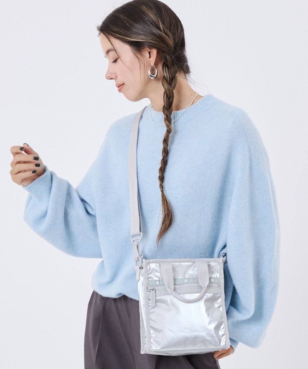 【レスポートサック/LeSportsac】のMINI N/S TOTE/フロストシルバーシャイン インテリア・キッズ・メンズ・レディースファッション・服の通販 founy(ファニー) 　ファッション　Fashion　レディースファッション　Fashion for Women　バッグ　Bags　アウトドア　Outdoor Clothing　軽量　Lightweight, Ultra Light　ショルダー　Shoulder, Shoulder Strap　シルバー　Silver, Metallic Silver　スクエア　Square, Square Shape　スマート　Smart, Elegant　財布　Wallet, Purse　プリント　Print, Printed Pattern　ポケット　Pocket, Pocket Detail　ポーチ　Pouch, Small Case　おすすめ　Recommended / Our Picks　旅行　Travel　エレガント 上品　Elegant　フロストシルバーシャイン|ID: prp329100004769317 ipo3291000000034846577