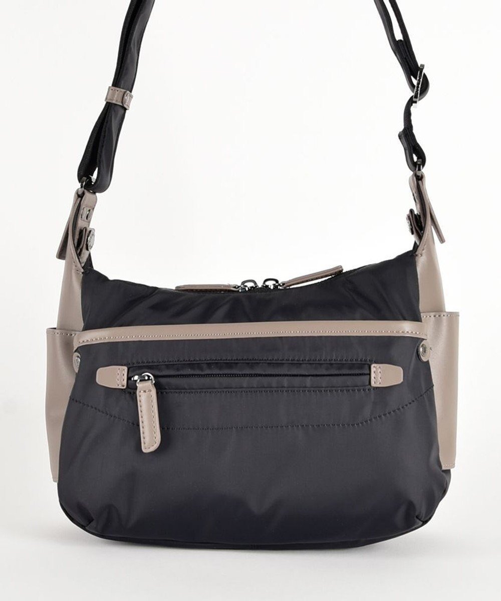 【イザック/Y'SACCS】の木村多江×Y SACCS ナイロンショルダー インテリア・キッズ・メンズ・レディースファッション・服の通販 founy(ファニー) 　雑誌掲載アイテム　Magazine Picks & Fashion Features　ファッション雑誌　Fashion Magazines　オトナノオシャレテチョウ　大人のおしゃれ手帖　ファッション　Fashion　レディースファッション　Fashion for Women　5月号　May Issue　ショルダー　Shoulder, Shoulder Strap　シンプル　Simple, Minimal　トラベル　Travel, Travel Gear　ポケット　Pocket, Pocket Detail　エレガント 上品　Elegant　軽量　Lightweight, Ultra Light　雑誌　Magazine, Fashion Magazine　ブラック|ID: prp329100004769322 ipo3291000000034544746