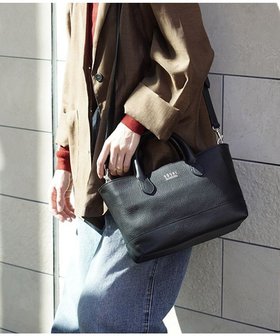 【ユーシ/YUSHI】のEPICE-2WAY HANDBAG ハンドバッグ ショルダーバッグ 2WAY 人気、トレンドファッション・服の通販 founy(ファニー) ファッション Fashion レディースファッション Fashion for Women エレガント 上品 Elegant コンパクト Compact, Small Size ショルダー Shoulder, Shoulder Strap シンプル Simple, Minimal スタンダード Standard, Basic スマート Smart, Elegant 財布 Wallet, Purse トレンド Trend, Trending Now 定番 Standard, Basic Item バランス Balance, Style Balance フォルム Silhouette, Form ポケット Pocket, Pocket Detail ポーチ Pouch, Small Case |ID:prp329100004770370