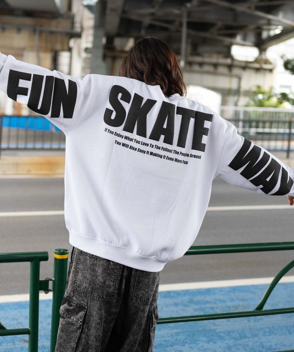 【ウィゴー/WEGO / MEN】の【2点SET】アクセ付きストレートラインプルオーバー 人気、トレンドファッション・服の通販 founy(ファニー) 　ファッション　Fashion　メンズファッション　Fashion for Men　トップス・カットソー　Cut & Sew Tops　アクセサリー　Fashion Accessories　アンサンブル　Ensemble Set　秋　Autumn　カーゴパンツ　Cargo Pants, Utility Pants　シルバー　Silver, Metallic Silver　シンプル　Simple, Minimal　スウェット / スエット　Sweatshirt, Sweatwear　ストレート　Straight, Straight Cut　スマホ　Smartphone, Mobile Device　セットアップ　Set-Up, Coordinated Outfit　ダメージ　Distressed, Destroyed　デニム　Denim, Jeans Material　トレンド　Trend, Trending Now　ネックレス　Necklace, Pendant Necklace　長袖　Long Sleeve, Full Sleeve　プリント　Print, Printed Pattern　防寒　Cold Protection, Winter-Ready　メンズ　Men's, Menswear　ワイド　Wide, Wide Fit　冬　Winter / This Winter　A/W・秋冬　Autumn/Winter　おすすめ　Recommended / Our Picks　 other-1|ID: prp329100004770381 ipo3291000000034556201