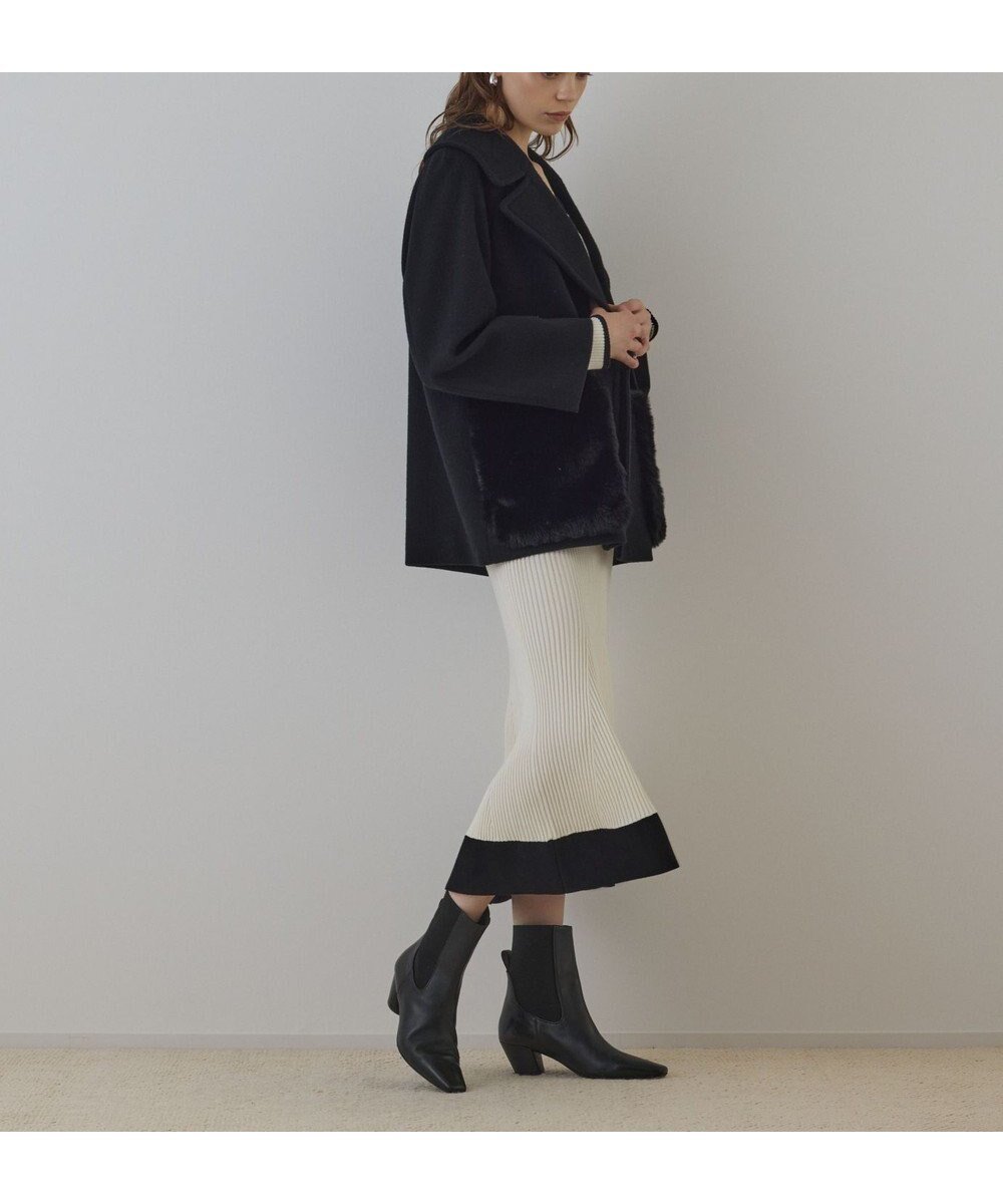 【グレース コンチネンタル/GRACE CONTINENTAL】のファーポケットピーコート インテリア・キッズ・メンズ・レディースファッション・服の通販 founy(ファニー) ファッション Fashion レディースファッション Fashion for Women アウター Coat / Outerwear Collection コート・ロングコート・ピーコート Long Coats, Peacoats & More レディースジャケット・軽アウター Jackets おすすめ Recommended / Our Picks ショート Short, Short Length ジャケット Jacket, Outerwear ポケット Pocket, Pocket Detail ミドル Middle Length, Mid Height リュクス Luxury, Elegant, High-End, Chic 今季 This Season, Current Season 冬 Winter / This Winter 定番 Standard, Basic Item A/W・秋冬 Autumn/Winter ブラック|ID: prp329100004771270 ipo3291000000034566224