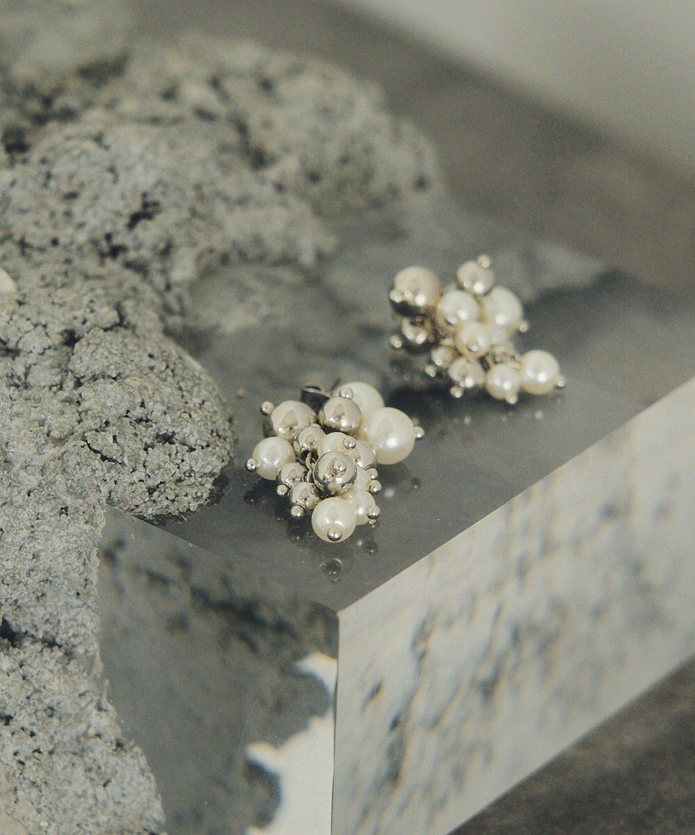 【イェッカ ヴェッカ/YECCA VECCA】のパールMIXボリュームピアス インテリア・キッズ・メンズ・レディースファッション・服の通販 founy(ファニー) ファッション Fashion レディースファッション Fashion for Women おすすめ Recommended / Our Picks アクセサリー Fashion Accessories パール Pearl, Pearl Accent メタル Metal, Metal Parts エレガント 上品 Elegant 軽量 Lightweight, Ultra Light Silver|ID: prp329100004774397 ipo3291000000034605318