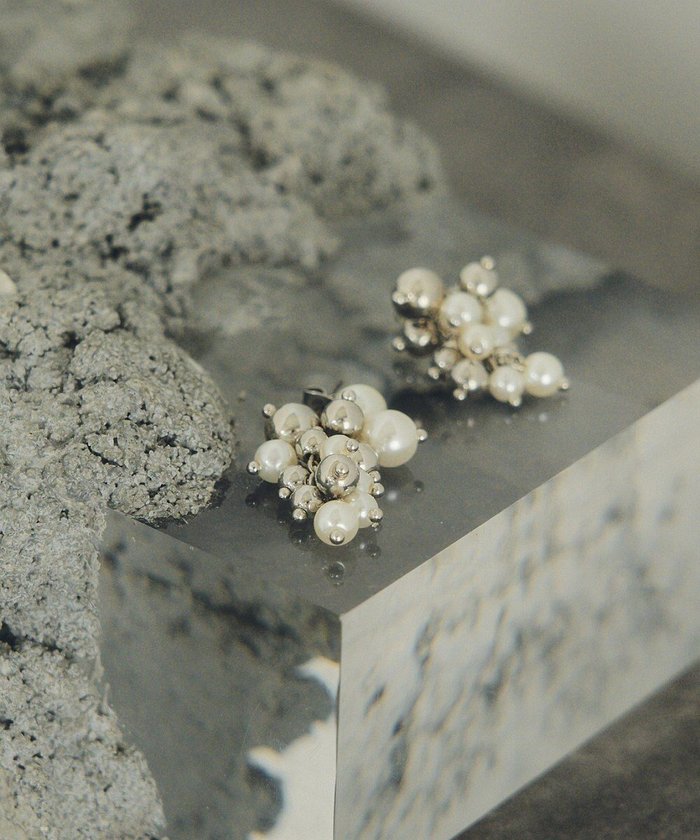 【イェッカ ヴェッカ/YECCA VECCA】のパールMIXボリュームピアス インテリア・キッズ・メンズ・レディースファッション・服の通販 founy(ファニー) https://founy.com/ ファッション Fashion レディースファッション Fashion for Women おすすめ Recommended / Our Picks アクセサリー Fashion Accessories パール Pearl, Pearl Accent メタル Metal, Metal Parts エレガント 上品 Elegant 軽量 Lightweight, Ultra Light |ID: prp329100004774397 ipo3291000000036159010