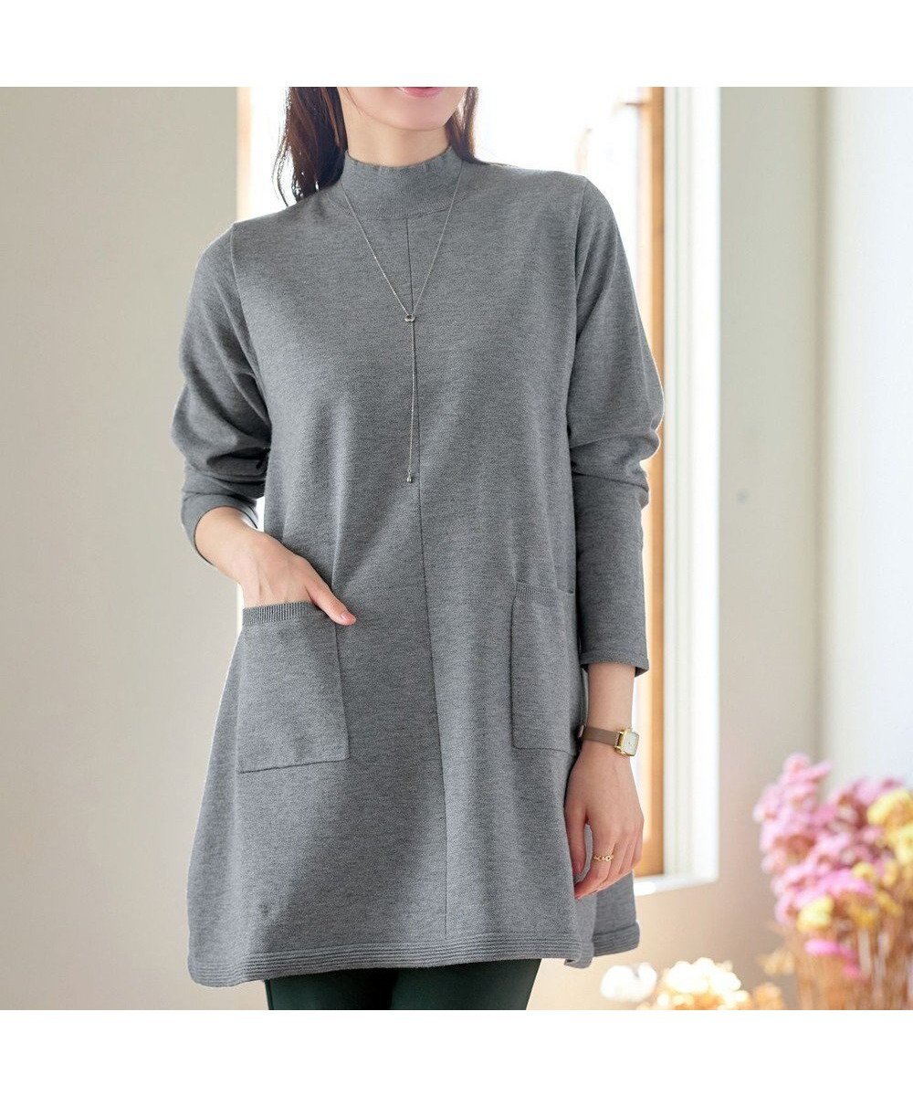 【ティアクラッセ/Tiaclasse】のポケット付きニットチュニック インテリア・キッズ・メンズ・レディースファッション・服の通販 founy(ファニー) 　ファッション　Fashion　レディースファッション　Fashion for Women　トップス・カットソー　Cut & Sew Tops　ニット　Knit Tops & Sweaters　ウォッシャブル　Machine Washable　春　Spring　洗える　Machine Washable　秋　Autumn　シューズ　Shoes, Footwear　ストレート　Straight, Straight Cut　スリット　Slit, Slit Detail　セーター　Sweater, Knitwear　チュニック　Tunic, Long Top　人気　Popular, Best Seller　フェミニン　Feminine, Girly　ボトム　Bottoms, Lower Wear　ポケット　Pocket, Pocket Detail　モックネック　Mock Neck, Short Turtleneck　冬　Winter / This Winter　A/W・秋冬　Autumn/Winter　再入荷　Restock / Back in Stock　新作・新入荷　New Arrivals / New In　グレー|ID: prp329100004774544 ipo3291000000035581708