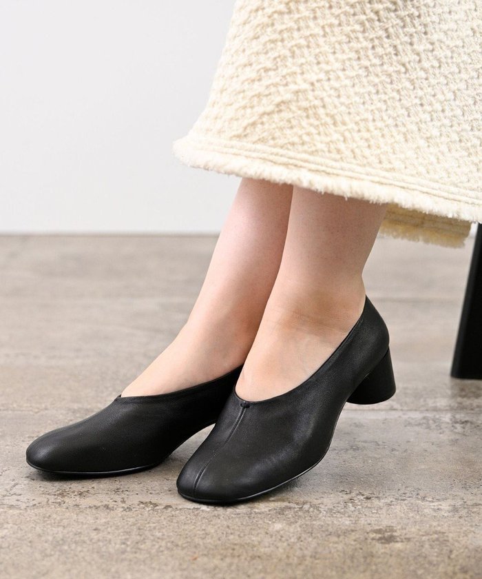 【アポム/APOM】のオブリークトゥローヒールパンプス40 インテリア・キッズ・メンズ・レディースファッション・服の通販 founy(ファニー) https://founy.com/ ファッション Fashion レディースファッション Fashion for Women インソール Shoe Insole クッション Cushion, Throw Pillow シューズ Shoes, Footwear スニーカー Sneakers, Trainers バランス Balance, Style Balance フラット Flat, Flat Shoes ラウンド Round, Round Neck |ID: prp329100004774584 ipo3291000000035549717