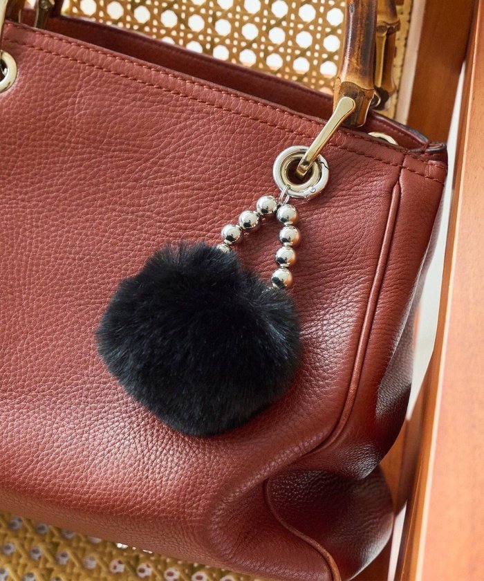 【フィービィー/phoebe】のメタルボールファーバッグチャーム ブラック インテリア・キッズ・メンズ・レディースファッション・服の通販 founy(ファニー) https://founy.com/ ファッション Fashion レディースファッション Fashion for Women アクセサリー Fashion Accessories シルバー Silver, Metallic Silver シンプル Simple, Minimal スタイリッシュ Stylish, Fashionable チェーン Chain, Chain Strap チャーム Charm, Pendant フェイクファー Faux Fur, Imitation Fur ポーチ Pouch, Small Case モチーフ Motif, Design Theme |ID: prp329100004774615 ipo3291000000034606447