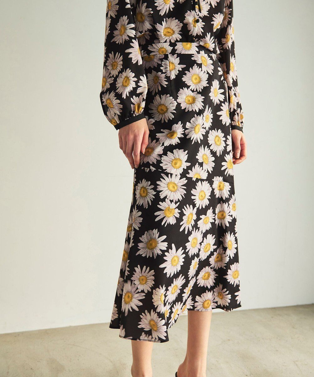 【グレース コンチネンタル/GRACE CONTINENTAL】のマーガレットフラワープリントスカート インテリア・キッズ・メンズ・レディースファッション・服の通販 founy(ファニー) ファッション Fashion レディースファッション Fashion for Women スカート Skirts おすすめ Recommended / Our Picks ギャザー Gathered, Ruffled シンプル Simple, Minimal セットアップ Set-Up, Coordinated Outfit プリント Print, Printed Pattern マーガレット Marguerite, Daisy Pattern ヴィンテージ Vintage Style 夏 Summer 春 Spring S/S・春夏 SS, Spring/Summer, Warm Season ブラック|ID: prp329100004776820 ipo3291000000034629928