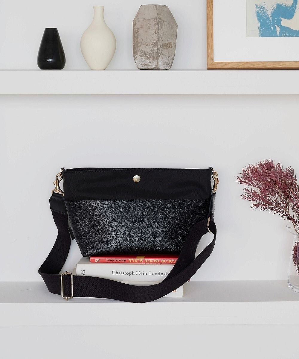 【トプカピ/TOPKAPI】の【Breath TOPKAPI】SCOTCH GRAIN スコッチグレイン バイカラー ショルダーバッグ インテリア・キッズ・メンズ・レディースファッション・服の通販 founy(ファニー) 　雑誌掲載アイテム　Magazine Picks & Fashion Features　ファッション雑誌　Fashion Magazines　ヴェリィ　VERY　ファッション　Fashion　レディースファッション　Fashion for Women　バッグ　Bags　アウトドア　Outdoor Clothing　クール　Cool, Chic　ショルダー　Shoulder, Shoulder Strap　シンプル　Simple, Minimal　雑誌　Magazine, Fashion Magazine　トラベル　Travel, Travel Gear　人気　Popular, Best Seller　ポケット　Pocket, Pocket Detail　ラップ　Wrap, Wrap Design　おすすめ　Recommended / Our Picks　ブラック|ID: prp329100004776918 ipo3291000000034630690