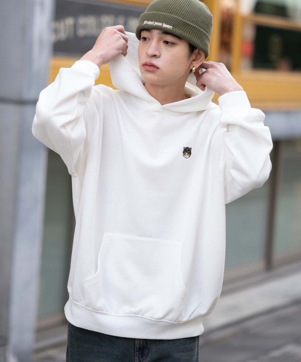 【ウィゴー/WEGO / MEN】の【ユニセックス着用ITEM/SMLサイズ展開/裏起毛】ワンポイント刺繍プルパーカー インテリア・キッズ・メンズ・レディースファッション・服の通販 founy(ファニー) 　ファッション　Fashion　メンズファッション　Fashion for Men　トップス・カットソー　Cut & Sew Tops　パーカー・フーディー / カジュアルコーデ　Hoodies & Parkas　春　Spring　秋　Autumn　カーゴパンツ　Cargo Pants, Utility Pants　グラフィック　Graphic, Graphic Design　ショーツ　Shorts, Short Pants　シンプル　Simple, Minimal　スマホ　Smartphone, Mobile Device　デニム　Denim, Jeans Material　トレンド　Trend, Trending Now　長袖　Long Sleeve, Full Sleeve　パーカー　Hoodie, Parka　ベーシック　Basic, Essential　メンズ　Men's, Menswear　ワンポイント　One Point, Statement Accent　冬　Winter / This Winter　A/W・秋冬　Autumn/Winter　おすすめ　Recommended / Our Picks　ホワイト|ID: prp329100004777451 ipo3291000000034639955