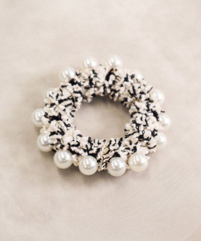 【ティアクラッセ/Tiaclasse】のパール付きファンシーツイードシュシュ インテリア・キッズ・メンズ・レディースファッション・服の通販 founy(ファニー) https://founy.com/ ファッション Fashion レディースファッション Fashion for Women シュシュ&ヘアアクセ/ヘアアレンジ Scrunchies & Hair Accessories アクセサリー Fashion Accessories カーディガン Cardigan, Knitwear シューズ Shoes, Footwear チュニック Tunic, Long Top ツイード Twill, Twill Weave パール Pearl, Pearl Accent フェミニン Feminine, Girly モノトーン Monotone, Black and White 再入荷 Restock / Back in Stock プチプライス・低価格 Affordable / Budget Price おすすめ Recommended / Our Picks エレガント 上品 Elegant ギフト プレゼント Gift / Present 新作・新入荷 New Arrivals / New In |ID: prp329100004778242 ipo3291000000034649442