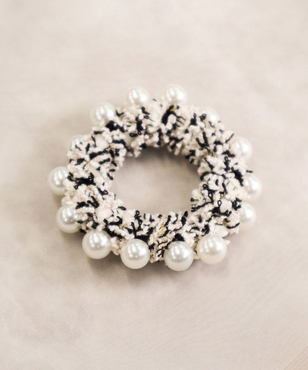 【ティアクラッセ/Tiaclasse】のパール付きファンシーツイードシュシュ インテリア・キッズ・メンズ・レディースファッション・服の通販 founy(ファニー) ファッション Fashion レディースファッション Fashion for Women シュシュ&ヘアアクセ/ヘアアレンジ Scrunchies & Hair Accessories アクセサリー Fashion Accessories カーディガン Cardigan, Knitwear シューズ Shoes, Footwear チュニック Tunic, Long Top ツイード Twill, Twill Weave パール Pearl, Pearl Accent フェミニン Feminine, Girly モノトーン Monotone, Black and White 再入荷 Restock / Back in Stock プチプライス・低価格 Affordable / Budget Price おすすめ Recommended / Our Picks エレガント 上品 Elegant ギフト プレゼント Gift / Present 新作・新入荷 New Arrivals / New In オフホワイト|ID: prp329100004778242 ipo3291000000034649443