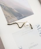 【ティアクラッセ/Tiaclasse】のパール付きニュアンスウェーブブローチ ゴールド|ID: prp329100004778243 ipo3291000000034649447