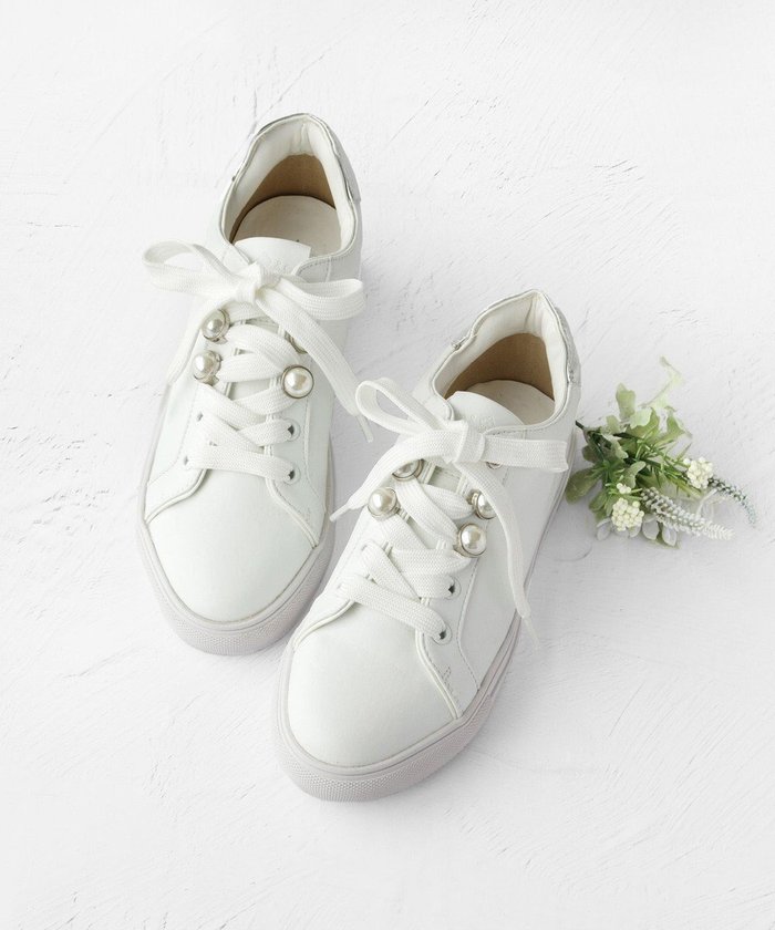 【トッカ/TOCCA】の【晴雨兼用】PEARL POINT RAIN SNEAKERS スニーカー インテリア・キッズ・メンズ・レディースファッション・服の通販 founy(ファニー) https://founy.com/ ファッション Fashion レディースファッション Fashion for Women クッション Cushion, Throw Pillow 抗菌 Antibacterial, Bacteria-Resistant スニーカー Sneakers, Trainers パール Pearl, Pearl Accent フェミニン Feminine, Girly リュクス Luxury, Elegant, High-End, Chic レース Lace, Lace Fabric ロマンティック Romantic, Feminine Style S/S・春夏 SS, Spring/Summer, Warm Season 夏 Summer エレガント 上品 Elegant 2026年 2026 |ID: prp329100004779982 ipo3291000000034674386