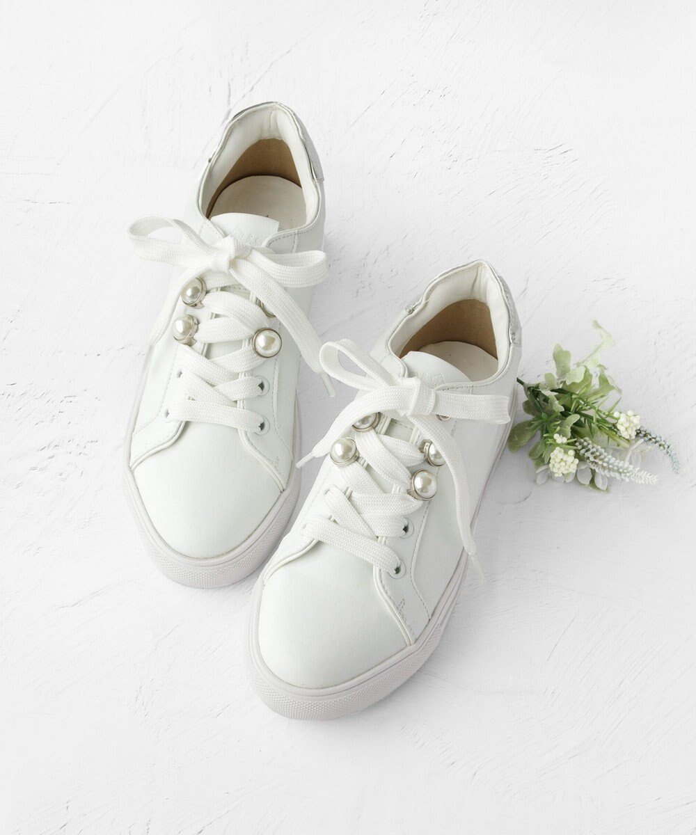 【トッカ/TOCCA】の【晴雨兼用】PEARL POINT RAIN SNEAKERS スニーカー インテリア・キッズ・メンズ・レディースファッション・服の通販 founy(ファニー) 　ファッション　Fashion　レディースファッション　Fashion for Women　クッション　Cushion, Throw Pillow　抗菌　Antibacterial, Bacteria-Resistant　スニーカー　Sneakers, Trainers　パール　Pearl, Pearl Accent　フェミニン　Feminine, Girly　リュクス　Luxury, Elegant, High-End, Chic　レース　Lace, Lace Fabric　ロマンティック　Romantic, Feminine Style　S/S・春夏　SS, Spring/Summer, Warm Season　夏　Summer　エレガント 上品　Elegant　2026年　2026　アイボリー系|ID: prp329100004779982 ipo3291000000035117043