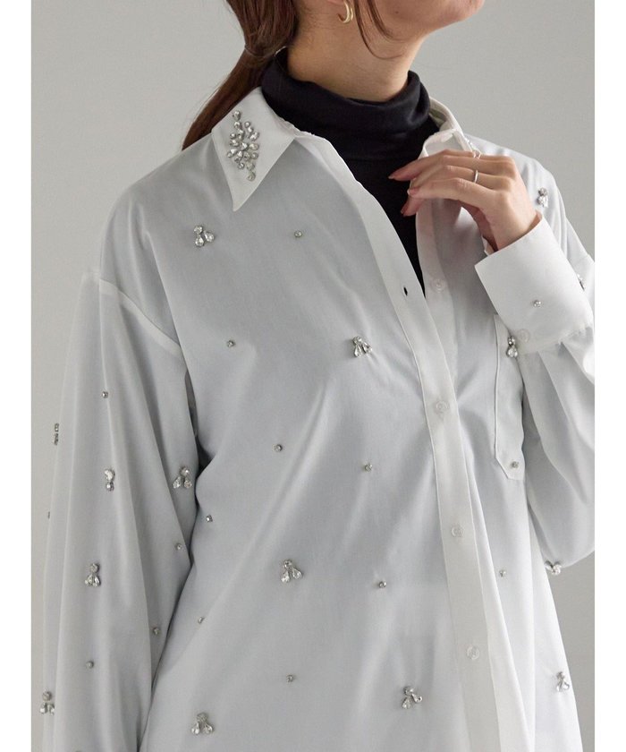 【テチチ/Te chichi】のビジューデザインシャツ《2025winter catalog item》 インテリア・キッズ・メンズ・レディースファッション・服の通販 founy(ファニー) https://founy.com/ ファッション Fashion レディースファッション Fashion for Women トップス・カットソー Cut & Sew Tops シャツ・ブラウス・オフィスカジュアル Elegant Blouses & Button-Ups 2025年 2025 2025-2026秋冬・A/W Autumn/Winter 2025–26 AW25–26 冬 Winter / This Winter インナー Innerwear オケージョン Occasion Wear カーディガン Cardigan, Knitwear シンプル Simple, Minimal ジャケット Jacket, Outerwear ビジュー Bijou, Jewel-like Accent メタル Metal, Metal Parts ランダム Random, Irregular 夏 Summer S/S・春夏 SS, Spring/Summer, Warm Season A/W・秋冬 Autumn/Winter |ID: prp329100004779997 ipo3291000000034674430