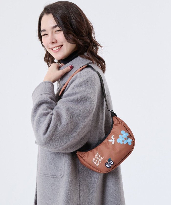 【レスポートサック/LeSportsac】のMINI CRESCENT/ガーデンオブNYC MC インテリア・キッズ・メンズ・レディースファッション・服の通販 founy(ファニー) https://founy.com/ ファッション Fashion レディースファッション Fashion for Women ガーデン Garden, Gardening コレクション Collection, Seasonal Line コンパクト Compact, Small Size 軽量 Lightweight, Ultra Light ショルダー Shoulder, Shoulder Strap 財布 Wallet, Purse トラベル Travel, Travel Gear ニューヨーク New York, NYC Style 人気 Popular, Best Seller ハーフ Half, Half-Length パーティ Party, Party Style フラワー Flower, Floral プリント Print, Printed Pattern ポケット Pocket, Pocket Detail ワーク Workwear, Utility Style おすすめ Recommended / Our Picks 旅行 Travel |ID: prp329100004780059 ipo3291000000034674763