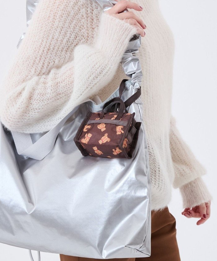 【レスポートサック/LeSportsac】のMICRO WEEKENDER CHARM/テディベアワンダーランド インテリア・キッズ・メンズ・レディースファッション・服の通販 founy(ファニー) https://founy.com/ ファッション Fashion レディースファッション Fashion for Women ミニ財布・二つ折り財布 Wallets & Card Cases キーホルダー Keychain, Key Holder ギフト プレゼント Gift / Present チャーム Charm, Pendant ボストン Boston リップ Lip, Lip Motif リボン Ribbon, Bow 財布 Wallet, Purse |ID: prp329100004780064 ipo3291000000034674784