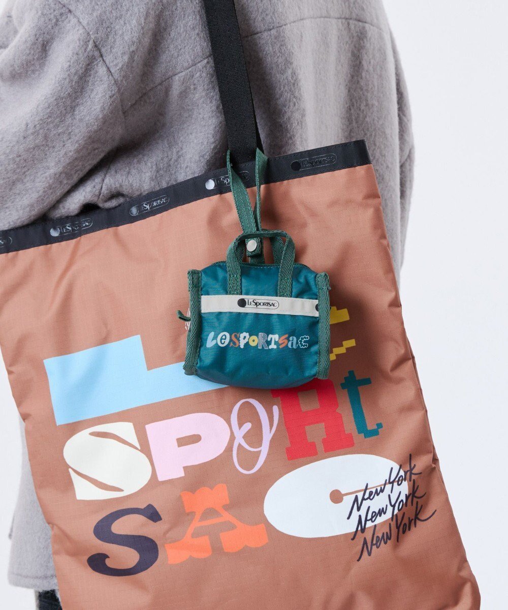 【レスポートサック/LeSportsac】のMICRO WEEKENDER CHARM/LSSタイポグラフィチャームグリーン 人気、トレンドファッション・服の通販 founy(ファニー) ファッション Fashion レディースファッション Fashion for Women ミニ財布・二つ折り財布 Wallets & Card Cases アクセサリー Fashion Accessories キーホルダー Keychain, Key Holder コイン Coin, Coin Design コレクション Collection, Seasonal Line 軽量 Lightweight, Ultra Light スタイリッシュ Stylish, Fashionable 財布 Wallet, Purse チャーム Charm, Pendant ニューヨーク New York, NYC Style プリント Print, Printed Pattern ボストン Boston ポーチ Pouch, Small Case リップ Lip, Lip Motif ワーク Workwear, Utility Style ギフト プレゼント Gift / Present other-1|ID: prp329100004780065 ipo3291000000034674786