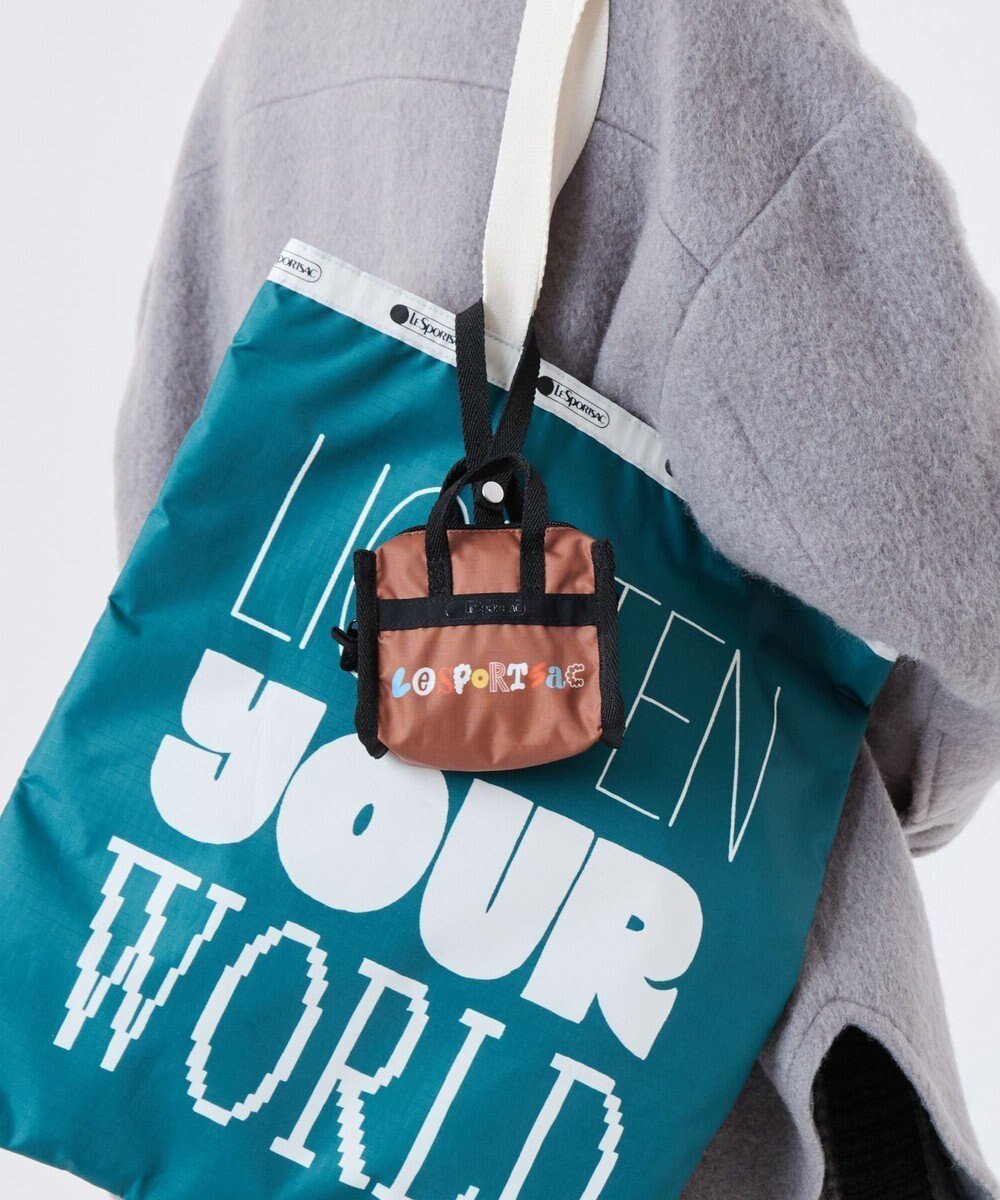 【レスポートサック/LeSportsac】のMICRO WEEKENDER CHARM/LSSタイポグラフィチャームブラウン インテリア・キッズ・メンズ・レディースファッション・服の通販 founy(ファニー) 　ファッション　Fashion　レディースファッション　Fashion for Women　ミニ財布・二つ折り財布　Wallets & Card Cases　アクセサリー　Fashion Accessories　キーホルダー　Keychain, Key Holder　コイン　Coin, Coin Design　コレクション　Collection, Seasonal Line　軽量　Lightweight, Ultra Light　スタイリッシュ　Stylish, Fashionable　財布　Wallet, Purse　チャーム　Charm, Pendant　ニューヨーク　New York, NYC Style　プリント　Print, Printed Pattern　ボストン　Boston　ポーチ　Pouch, Small Case　リップ　Lip, Lip Motif　ワーク　Workwear, Utility Style　ギフト プレゼント　Gift / Present　LSSタイポグラフィチャームブラウン|ID: prp329100004780066 ipo3291000000034674791