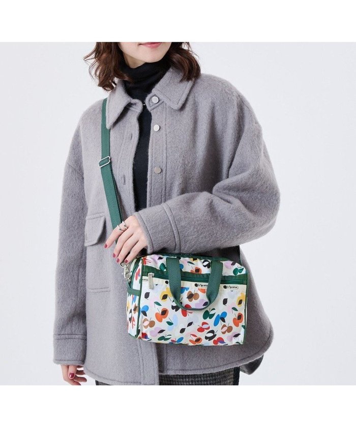 【レスポートサック/LeSportsac】のEVERYDAY SM SATCHEL/シティオブアップルズ インテリア・キッズ・メンズ・レディースファッション・服の通販 founy(ファニー) https://founy.com/ ファッション Fashion レディースファッション Fashion for Women アウトドア Outdoor Clothing コレクション Collection, Seasonal Line コンパクト Compact, Small Size 財布 Wallet, Purse ニューヨーク New York, NYC Style プリント Print, Printed Pattern ボストンバッグ Boston Bag, Retro Bag ポケット Pocket, Pocket Detail モチーフ Motif, Design Theme ワーク Workwear, Utility Style おすすめ Recommended / Our Picks 旅行 Travel |ID: prp329100004780071 ipo3291000000034674807