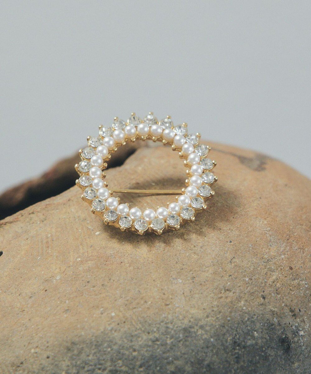 【イェッカ ヴェッカ/YECCA VECCA】のパールビジューサークルブローチ インテリア・キッズ・メンズ・レディースファッション・服の通販 founy(ファニー) ファッション Fashion レディースファッション Fashion for Women おすすめ Recommended / Our Picks アクセサリー Fashion Accessories サークル Circle, Round Design ストール Stole, Wrap セレモニー Ceremony パール Pearl, Pearl Accent ビジュー Bijou, Jewel-like Accent ブローチ Brooch, Pin Brooch ホリデーシーズン Holiday Season Gold|ID: prp329100004780098 ipo3291000000034674891