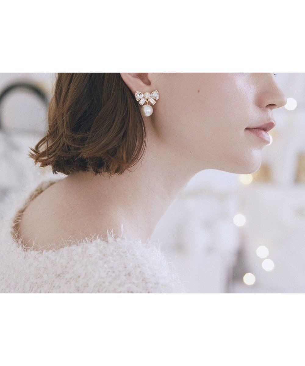 【メゾンドフルール/Maison de FLEUR】のビジューリボンイヤリング インテリア・キッズ・メンズ・レディースファッション・服の通販 founy(ファニー) 　ファッション　Fashion　レディースファッション　Fashion for Women　ジュエリー　Jewelry　ファッションリング　Fashion Rings　イヤリング・フープ・ドロップタイプ　Hoop, Drop & Clip Earrings　おすすめ　Recommended / Our Picks　アクセサリー　Fashion Accessories　イヤリング　Earrings　ギフト プレゼント　Gift / Present　パール　Pearl, Pearl Accent　ホリデーシーズン　Holiday Season　エレガント 上品　Elegant　Clear|ID: prp329100004780123 ipo3291000000034675010