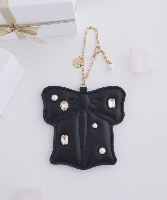 【メゾンドフルール/Maison de FLEUR】のリボンビジューパスケース インテリア・キッズ・メンズ・レディースファッション・服の通販 founy(ファニー) https://founy.com/ ファッション Fashion レディースファッション Fashion for Women ミニ財布・二つ折り財布 Wallets & Card Cases おすすめ Recommended / Our Picks ギフト プレゼント Gift / Present ビジュー Bijou, Jewel-like Accent ホリデーシーズン Holiday Season ポケット Pocket, Pocket Detail リボン Ribbon, Bow 財布 Wallet, Purse |ID: prp329100004780125 ipo3291000000034675020