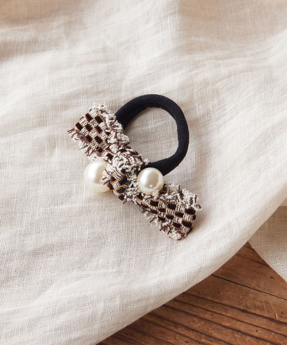 【ティアクラッセ/Tiaclasse】のパール×ツイードリボンヘアゴム インテリア・キッズ・メンズ・レディースファッション・服の通販 founy(ファニー) 　ファッション　Fashion　レディースファッション　Fashion for Women　シュシュ&ヘアアクセ/ヘアアレンジ　Scrunchies & Hair Accessories　アクセサリー　Fashion Accessories　カーディガン　Cardigan, Knitwear　シューズ　Shoes, Footwear　シンプル　Simple, Minimal　チュニック　Tunic, Long Top　ツイード　Twill, Twill Weave　パール　Pearl, Pearl Accent　フェミニン　Feminine, Girly　モチーフ　Motif, Design Theme　リボン　Ribbon, Bow　再入荷　Restock / Back in Stock　プチプライス・低価格　Affordable / Budget Price　エレガント 上品　Elegant　ギフト プレゼント　Gift / Present　新作・新入荷　New Arrivals / New In　ブラウン|ID: prp329100004780869 ipo3291000000034685784